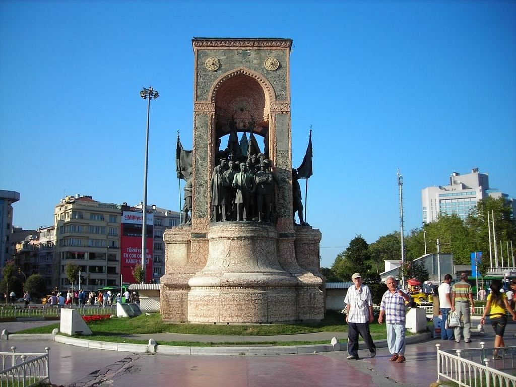 taksim square istanbul 2021 all you need to know before you go with photos istanbul turkey tripadvisor