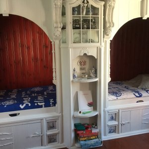 Twee comfortabele slaapplaatsen in bedsteden