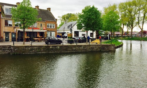 Rechtover de Damse Vaart
