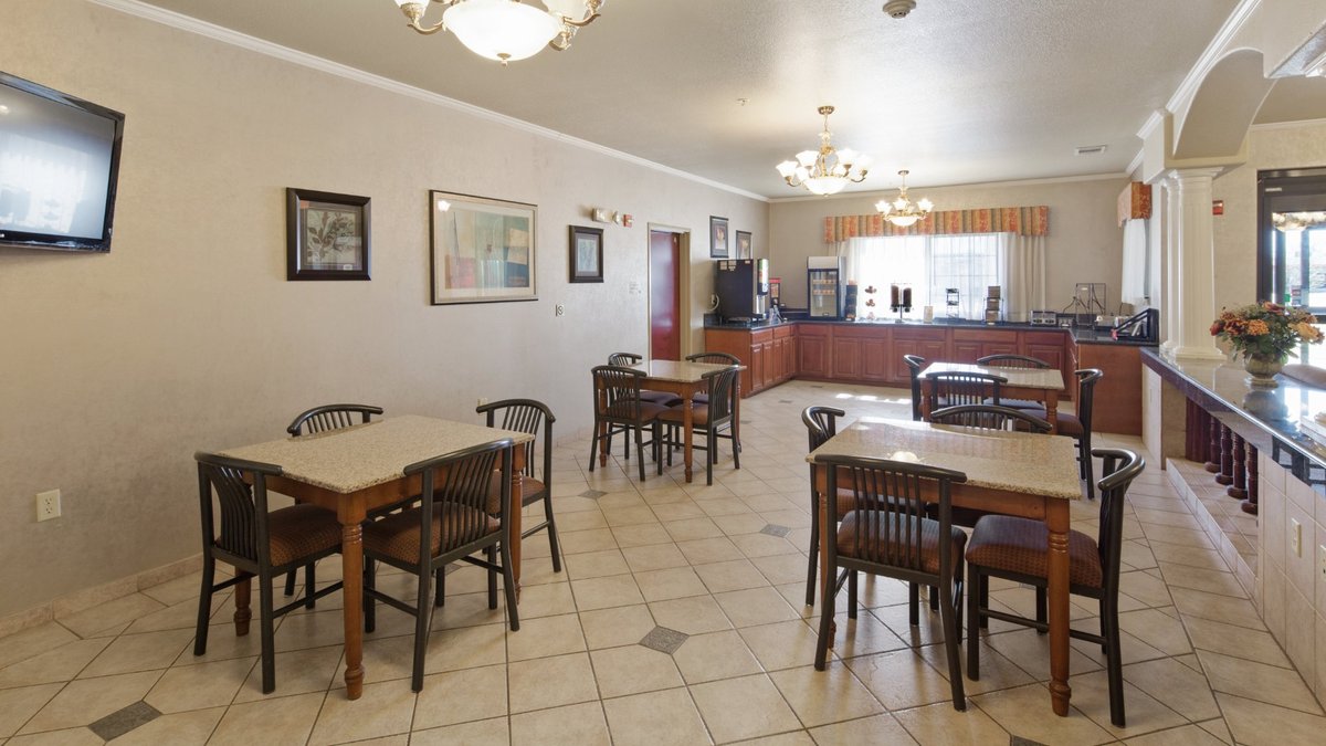 SURESTAY PLUS HOTEL BY BEST WESTERN QUANAH - Reviews & Price Comparison ...