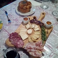 tagliere del benvenuto pane fatto da Monica marmellate anche