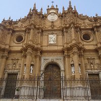 Portada principal barroca de la Encarnación