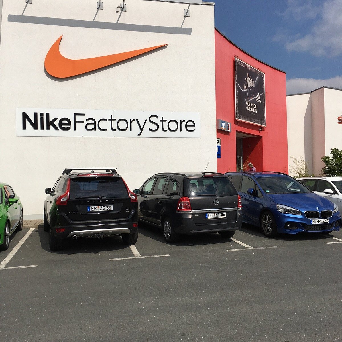 precoz Carteles para jugar Nike Factory Store (Herzogenaurach) - 2023 Lohnt es sich? (Mit fotos)