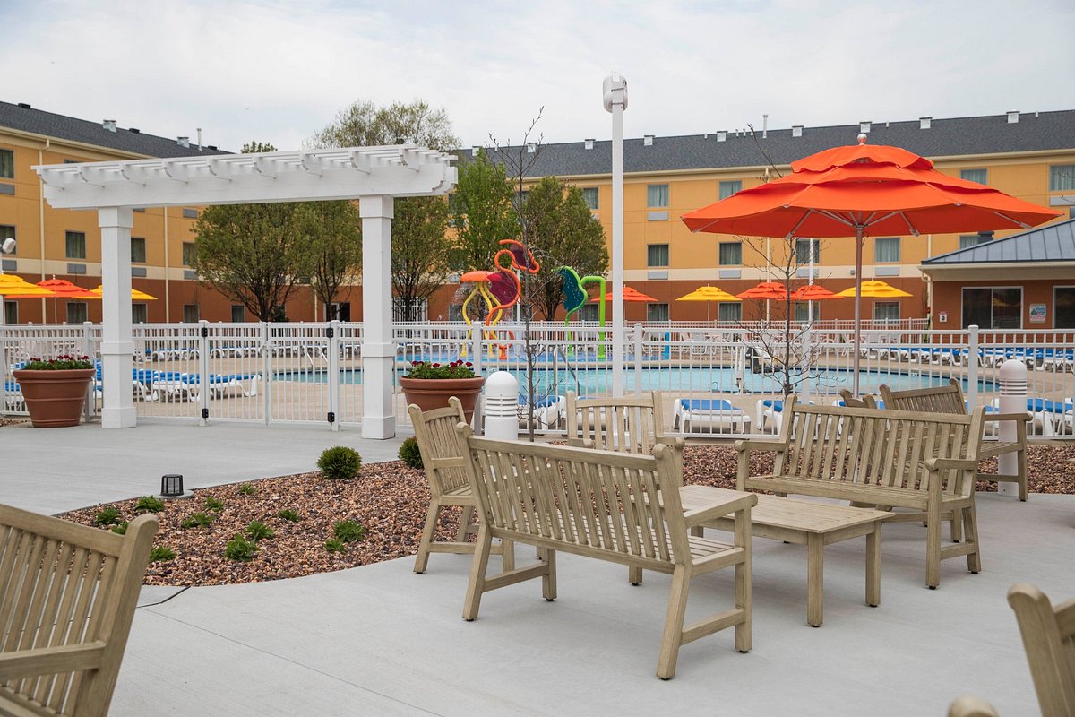 Cedar Point's Express Hotel Pool: Pictures & Reviews - Tripadvisor