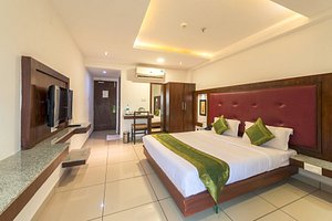 Hotel South Avenue in Pondicherry, image may contain: Resort, Hotel, Monitor, Bed