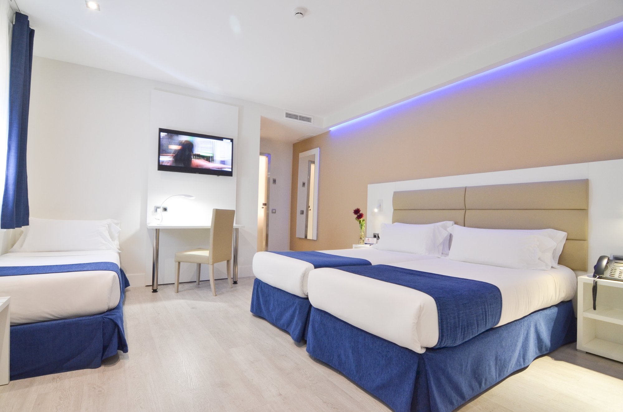 HOTEL MIAU by null