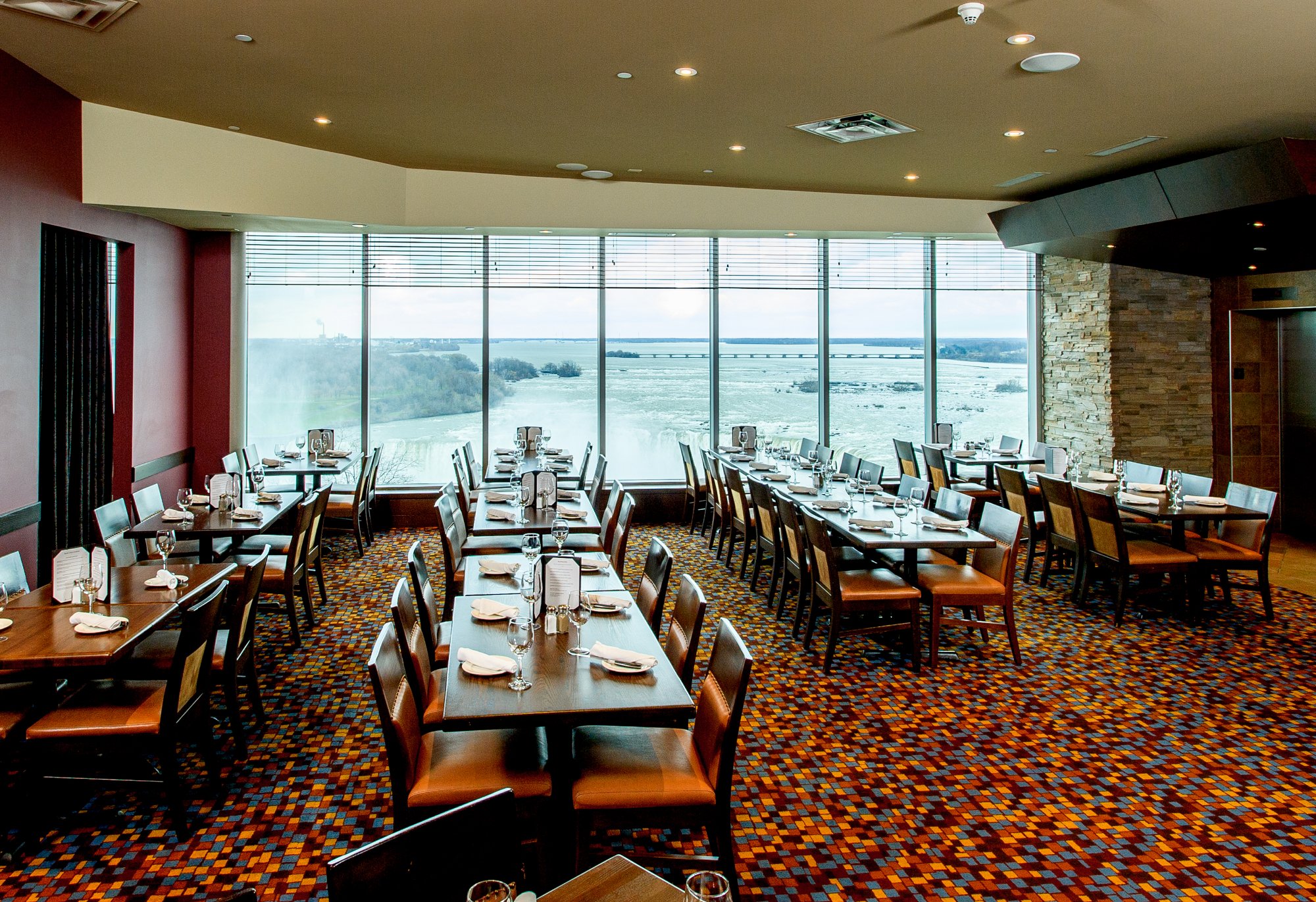 EMBASSY SUITES BY HILTON NIAGARA FALLS FALLSVIEW Desde 2 966   The Keg Steakhouse Bar 