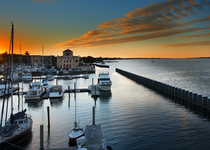 Twin Dolphin Marina