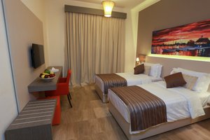 Room & Suite