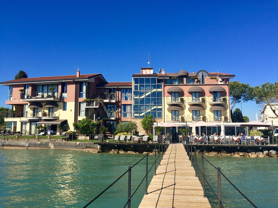 Hotel Aurora Au129 2021 Prices And Reviews Sirmione Lake Garda