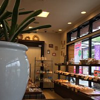 店内、イートインスペースからの眺め