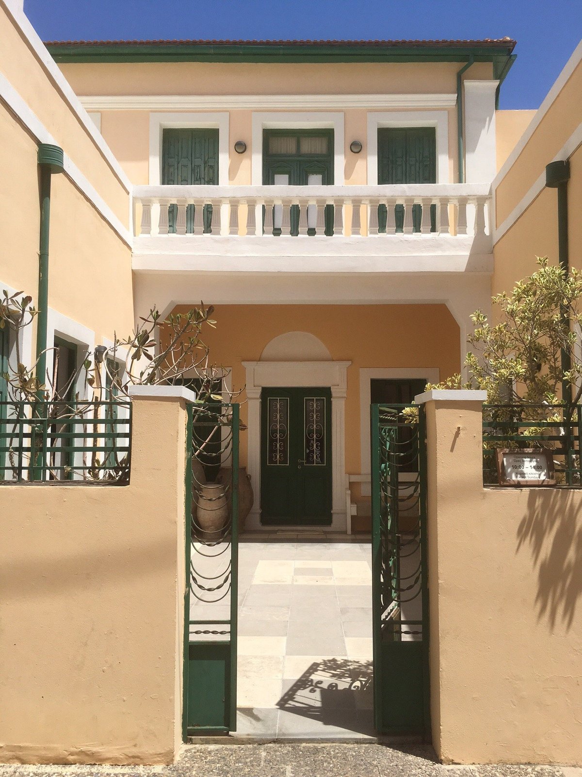 https://dynamic-media-cdn.tripadvisor.com/media/photo-o/0f/30/2b/27/folk-museum-of-sitia.jpg?w=1200&h=-1&s=1