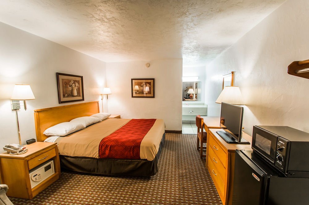 Econo Lodge University Rooms: Pictures & Reviews - Tripadvisor
