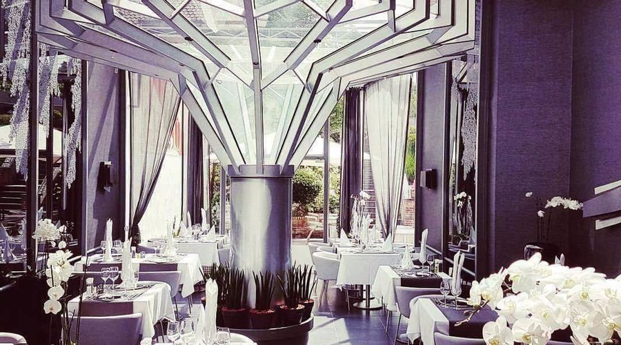 Le restaurant coté véranda 