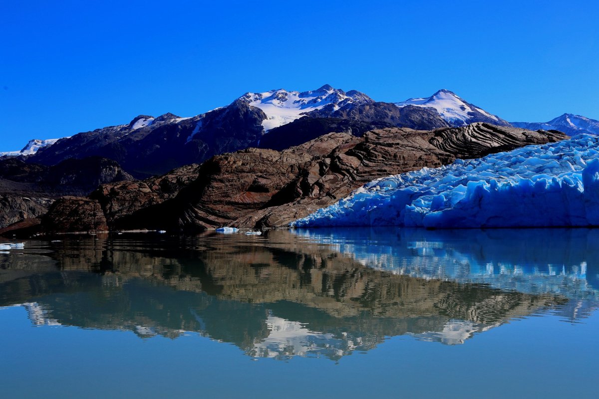 Uno de los glaciares pertenecientes a los Campos de Hielo del Sur. Los turistas suelen hacer trekking en esta área. Foto: TripAdvisor.   