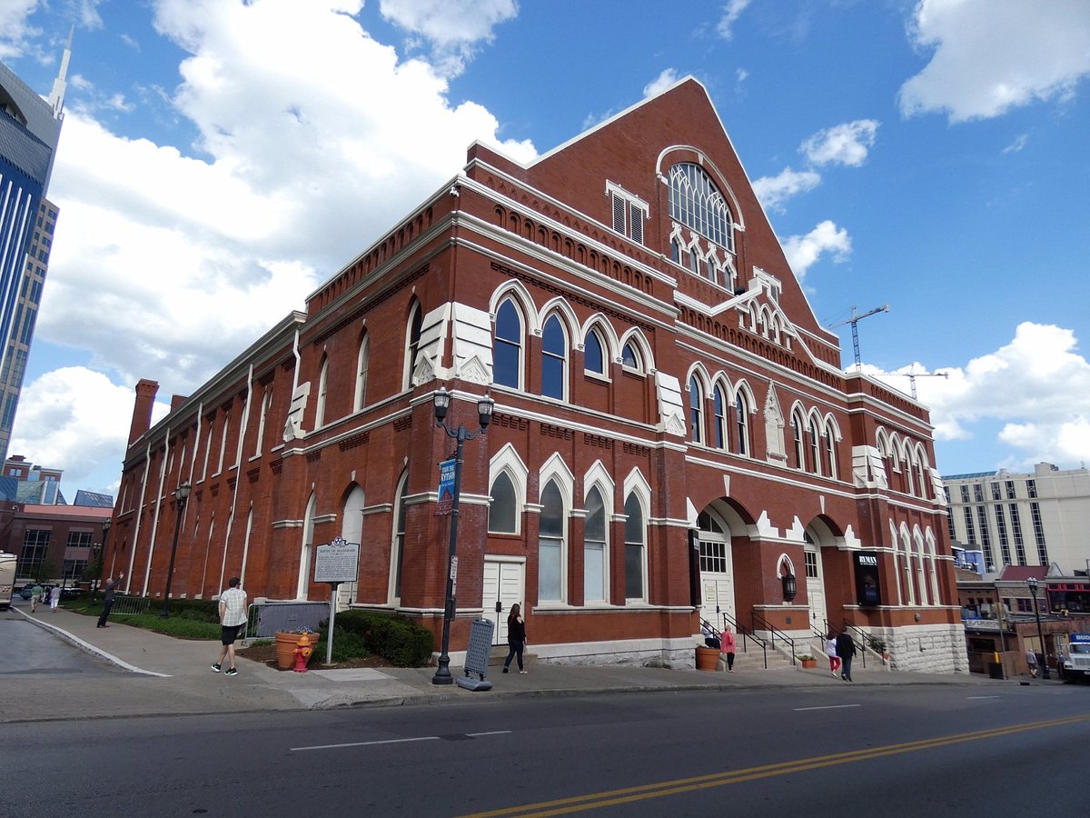 Elvis Costello returns to the Ryman Auditorium in Nashville