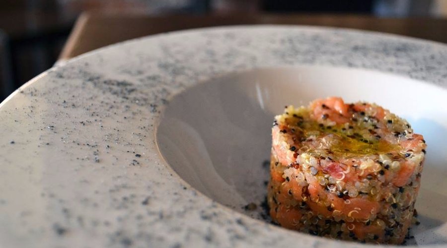 tartare di salmone Red King con quinoa e salsa di soia