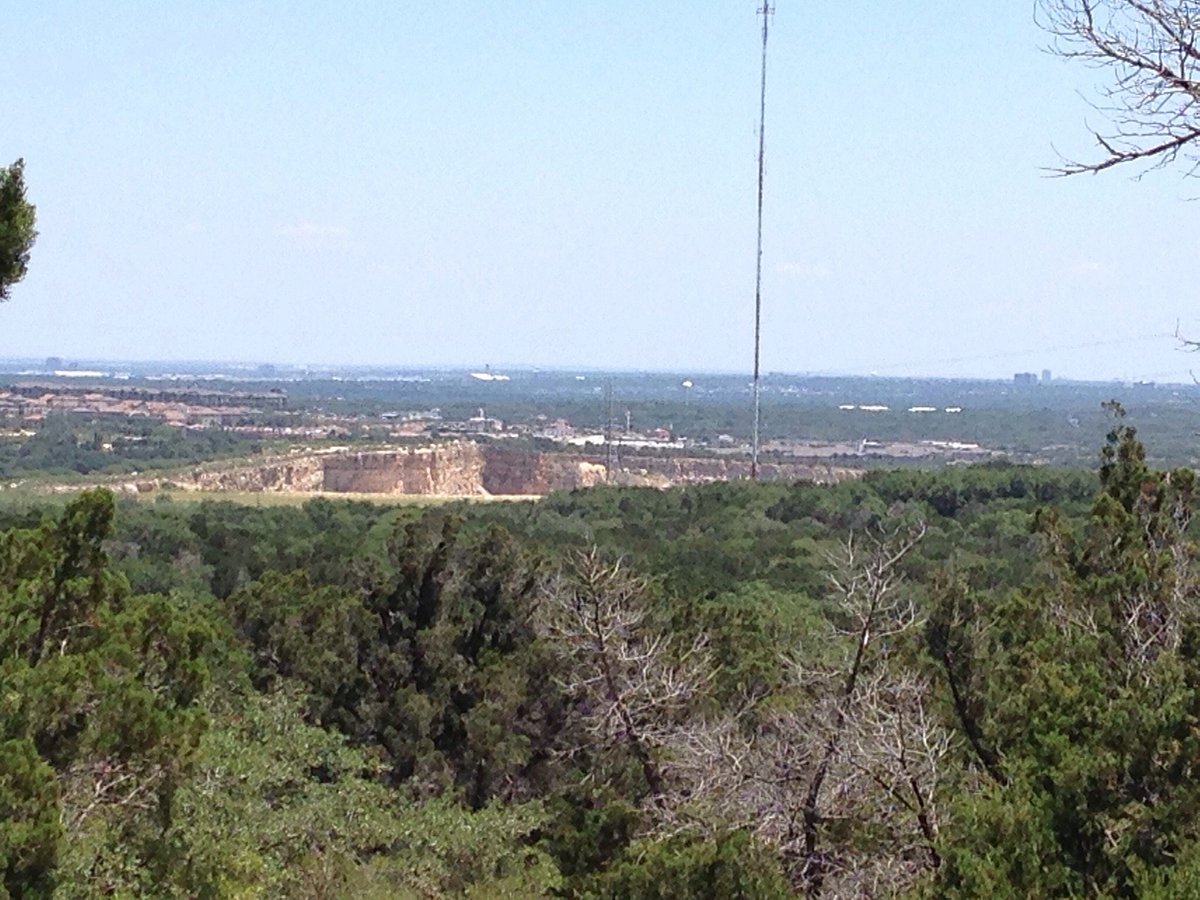 are dogs allowed at eisenhower park san antonio