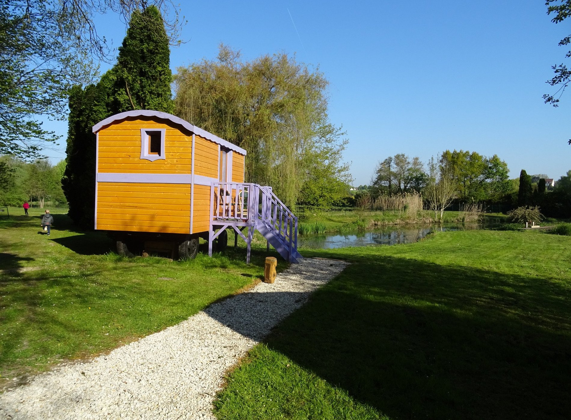 Le Danica, parcours mouche location de cabanes insolite situé à Dordives dans le Loiret (45), image