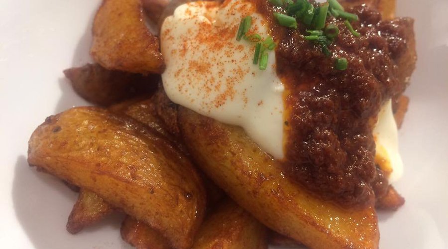 Patatas Bravas con una salsa muy especial 