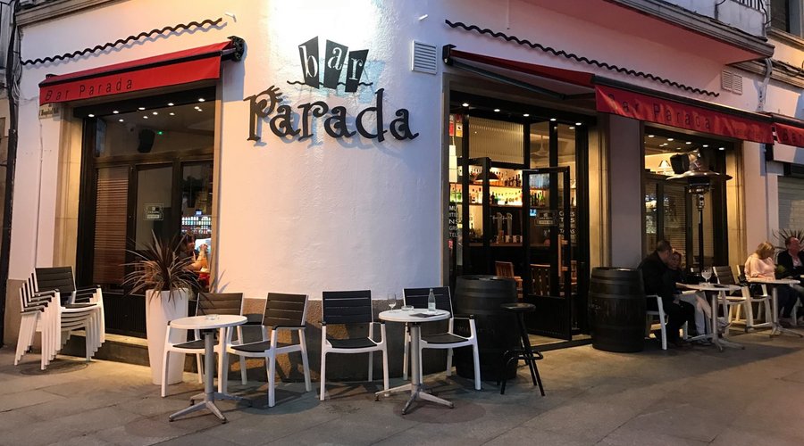 Parte de nuestra terraza y el bar 