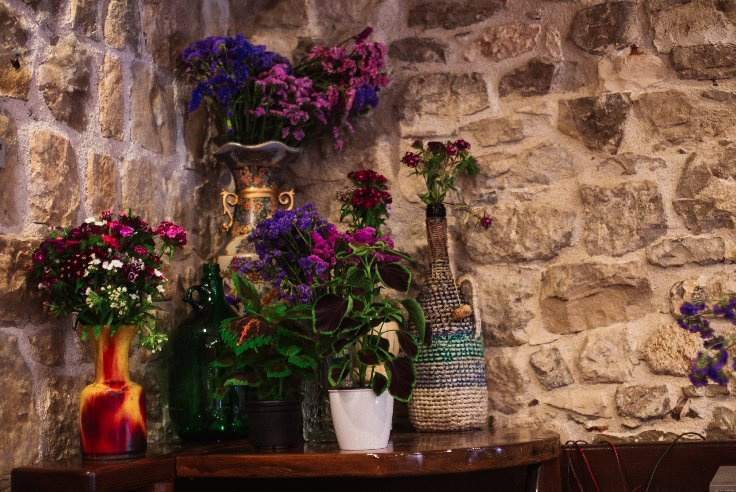 Restaurant Decor.