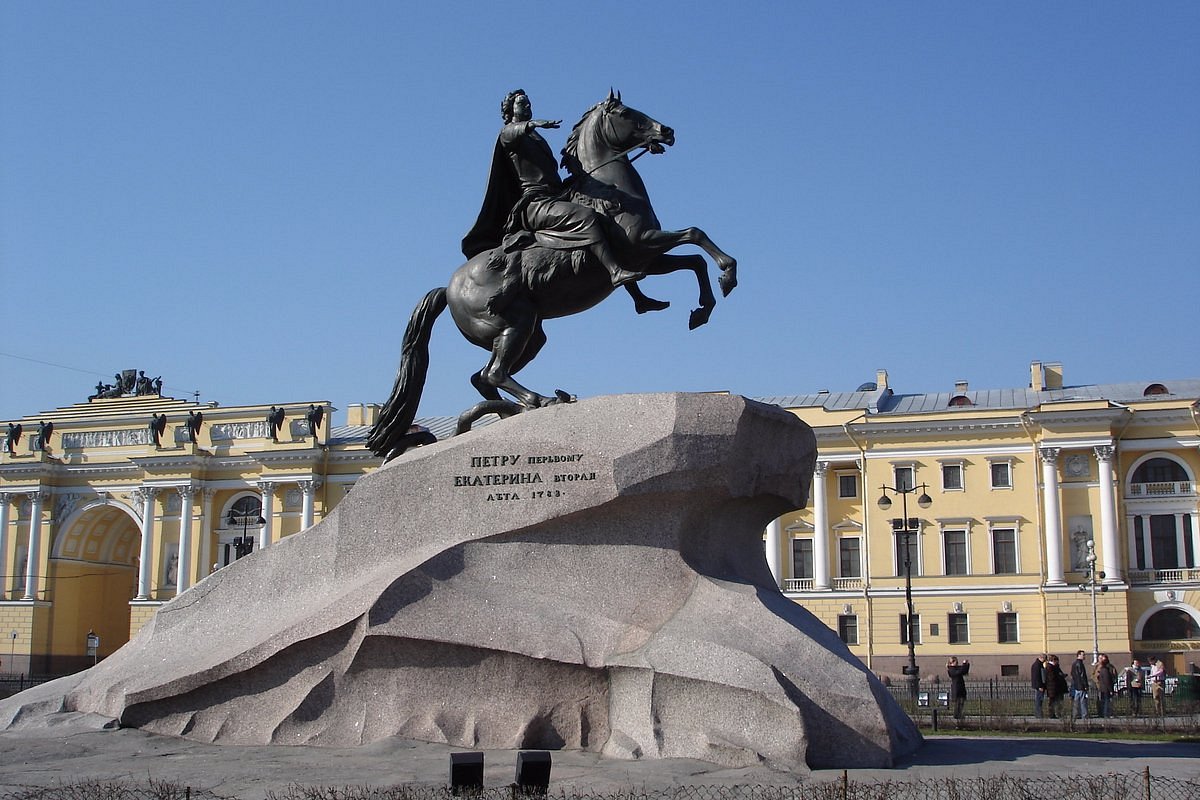 Фото санкт петербурга памятник петру. Медный всадник в Санкт-Петербурге. Петр 1 на Сенатской площади. Памятник Петру первому Фальконе в Санкт-Петербурге. Памятник Петру i Петропавловская крепость всадник.