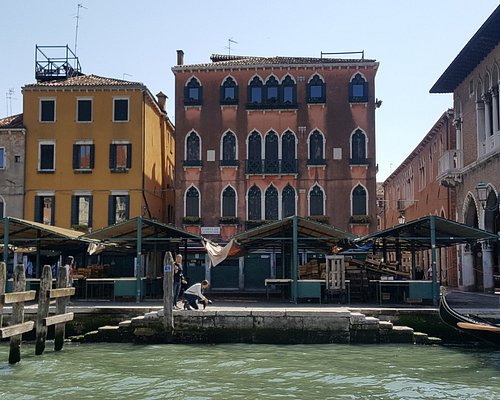 https://dynamic-media-cdn.tripadvisor.com/media/photo-o/0f/3b/7b/a1/mercato-di-via-garibaldi.jpg?w=500&h=400&s=1