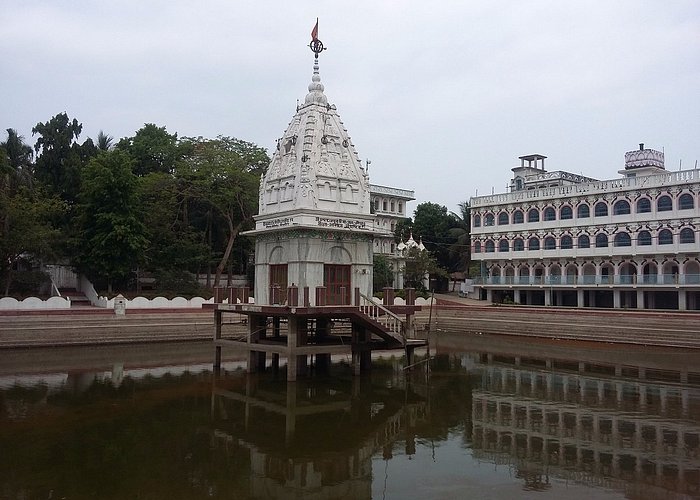 Sri Govinda Kunda, at Sri Chaitanya Saraswat Math Nabadwip