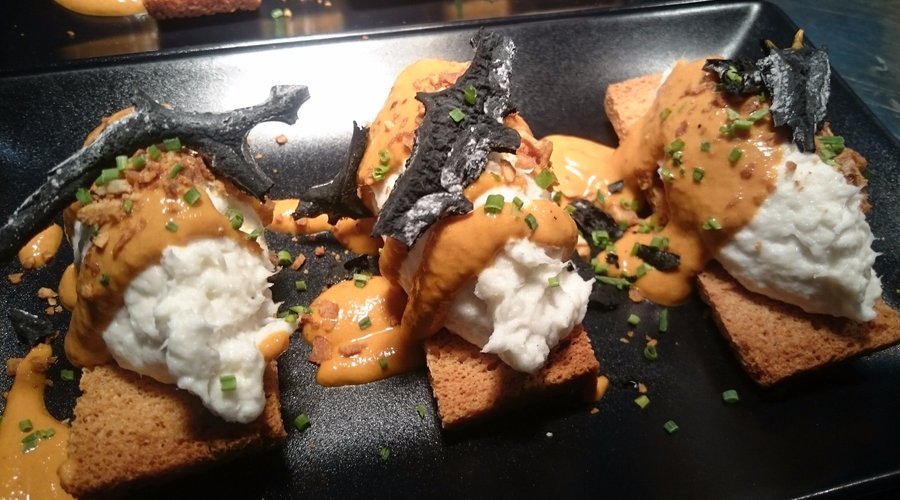 Brandada de bacalao con salsa romescu y ceniza