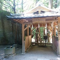 一刀岩などがあります