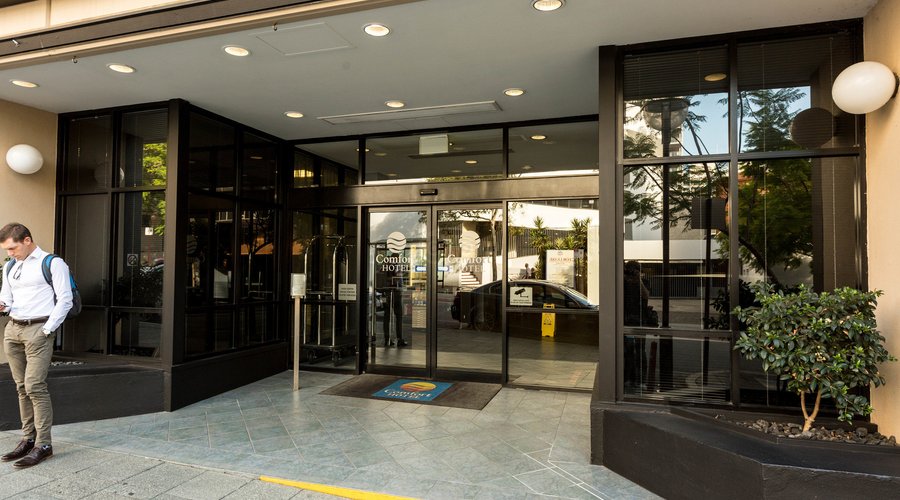 Entrance at the Comfort Hotel Perth City