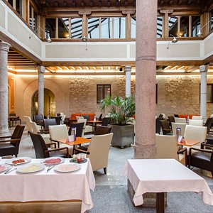 Claustro Cafeteria & Breakfast Buffet at the Hotel Palacio San Facundo