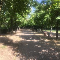Auf dem Radweg durch den Friedenspark