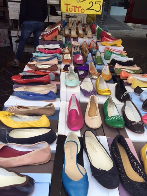 Scarpe e scarpe sale navile