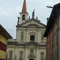 parte del frente y el campanario