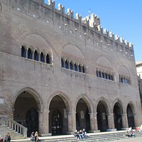 La possente facciata