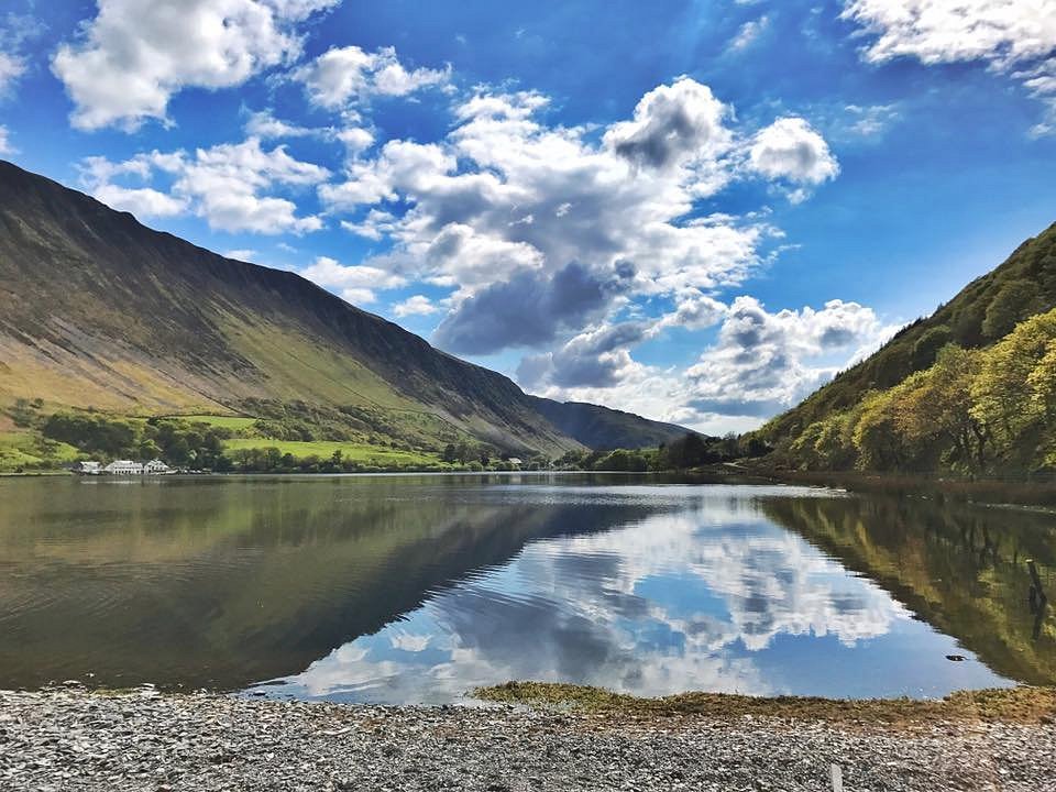 Lake refresh. Озеро, Сноудония, Уэльс, Великобритания.. Озеро Ллин-Ваур. Талое озеро. Талиллин озеро.