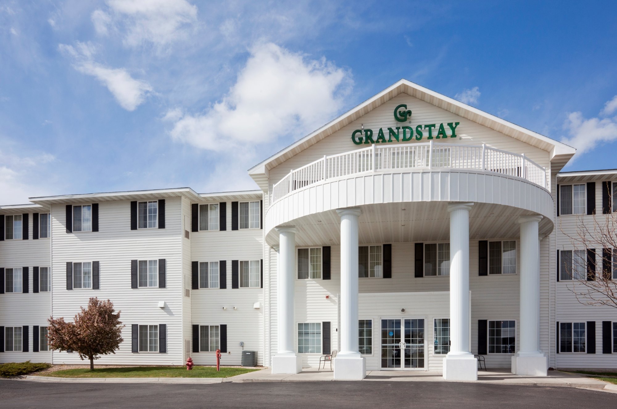 Stay Smart And Comfort In The Heart Of Valley City At Grandstay Hotel