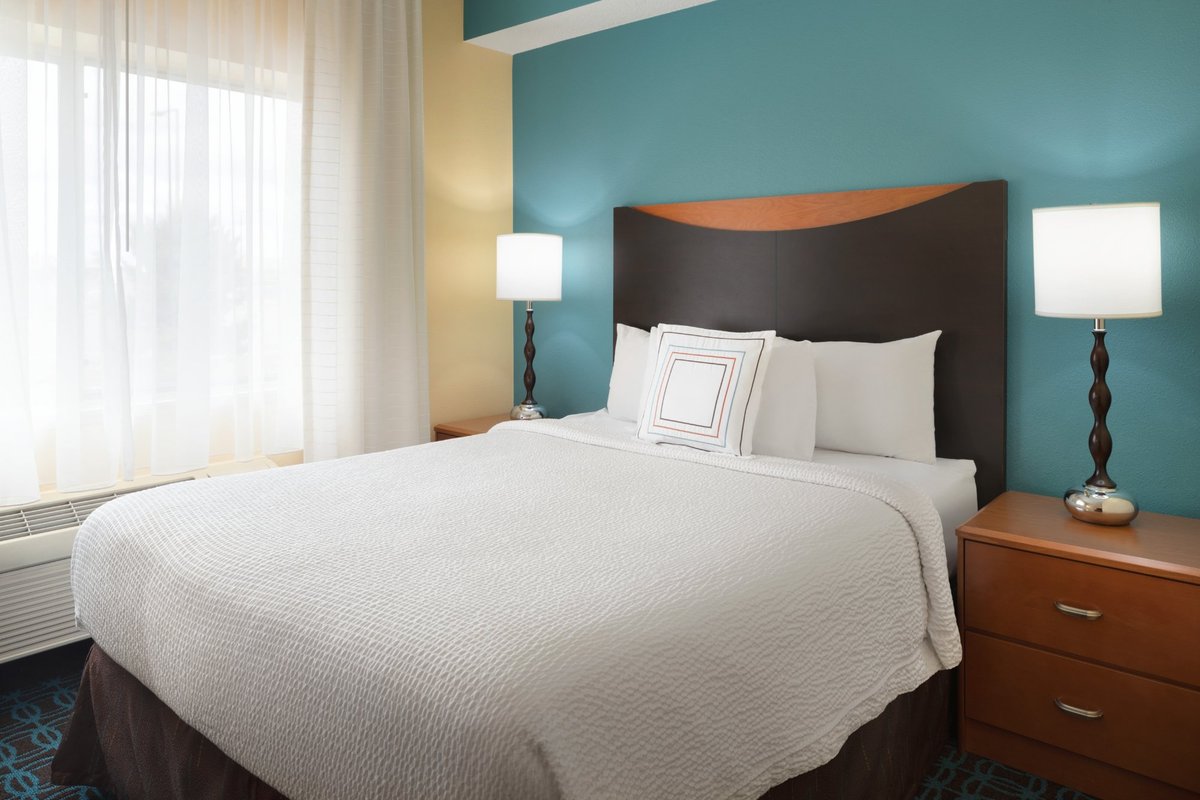 Fairfield Inn & Suites Minneapolis Bloomington/Mall of America Rooms ...