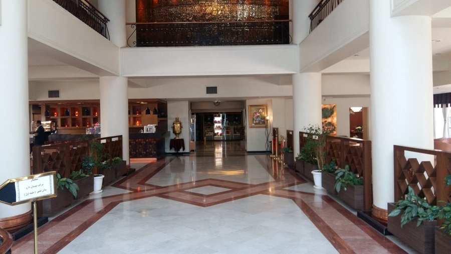 Lobby ( other direction)
