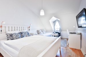 Room & Suite