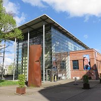 Parkeren kan links op de parkeerplaats