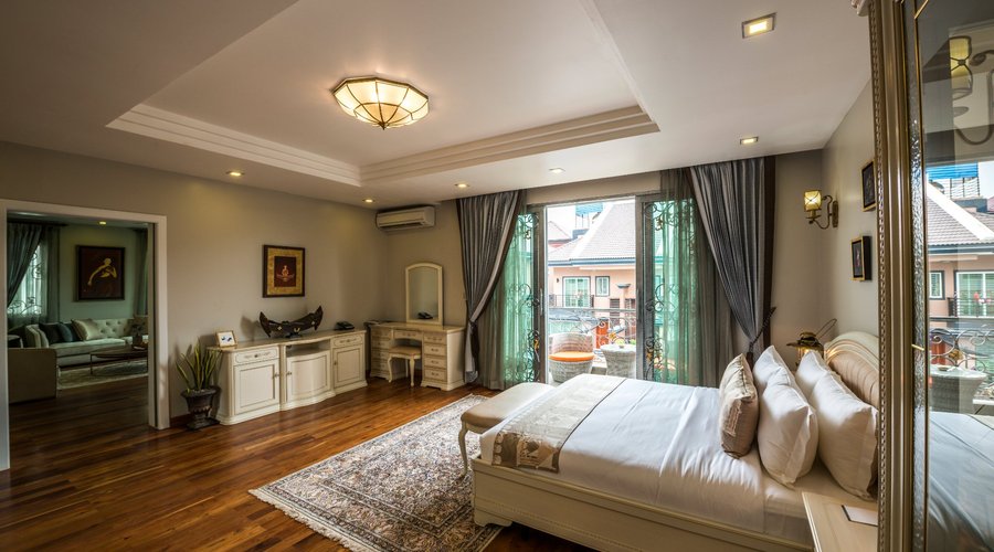 Mane CEO Suite