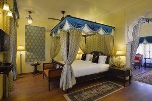 Room & Suite