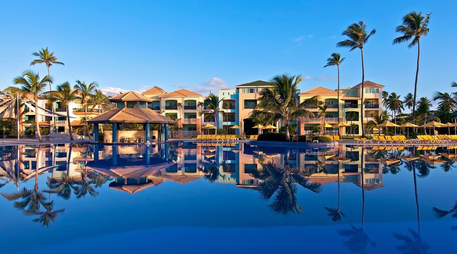 image of one of the quiet pool and the main building located close to the beach