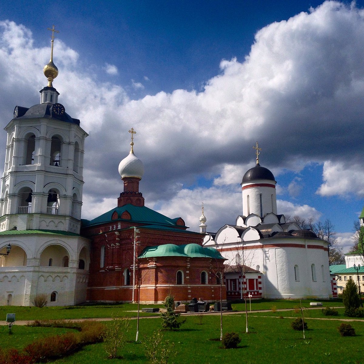 Дмитров николо пешношский монастырь. Луговой. Николо-Пешношский монастырь.. Николо-Пешношский мужской монастырь. Николо-Пешношский монастырь зоопарк. Николо-Пешношский монастырь кладбище.