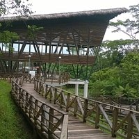 Se puede disfrutar de exelente comida despues de recorre un sendero dentro del Parque Turístico