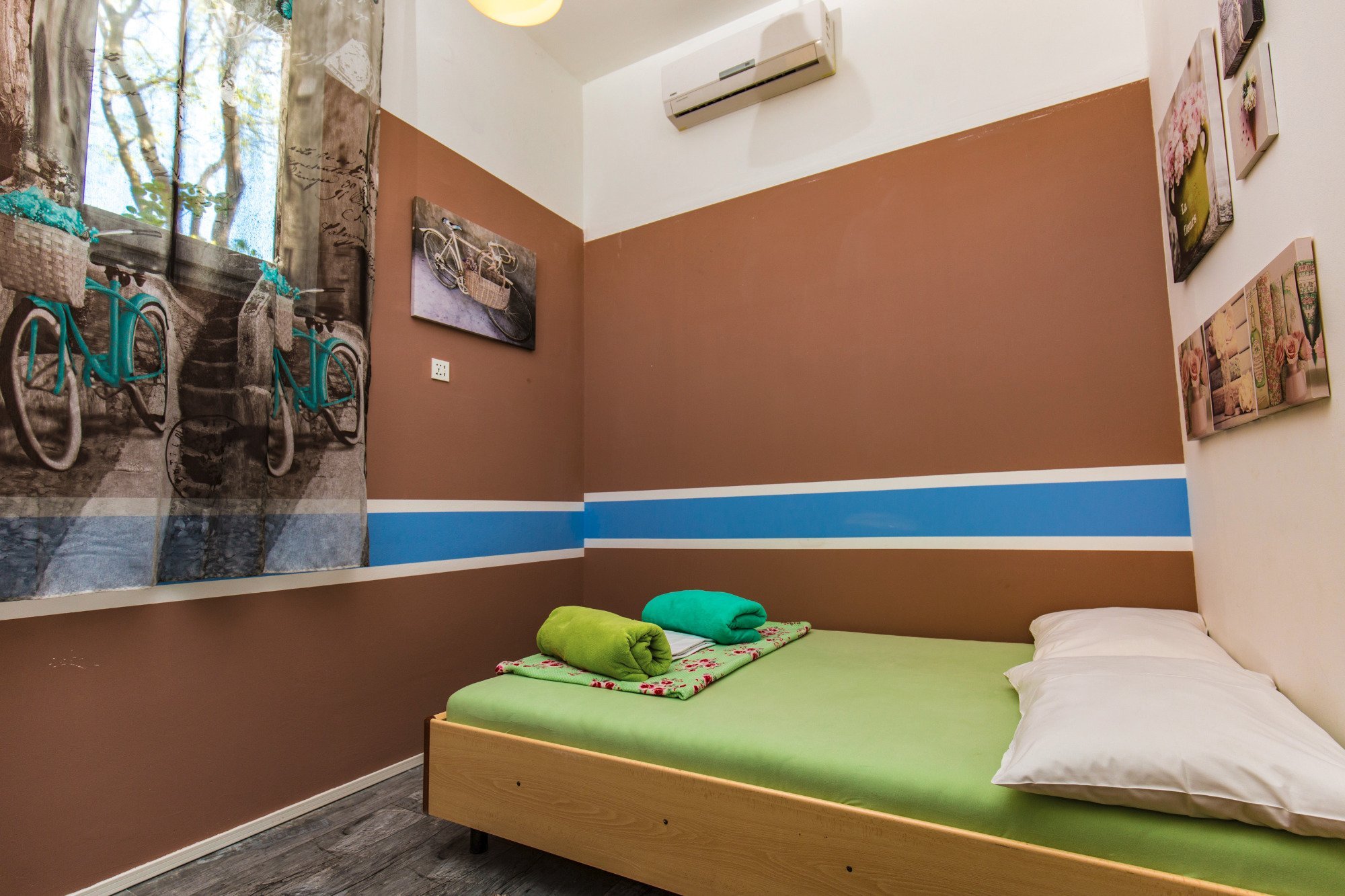 Crazy House Hostel by null