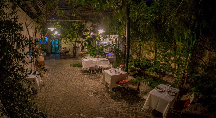 Una hermosa casa chorizo palermitana, reformada al estilo andaluz, con un hermoso patio.